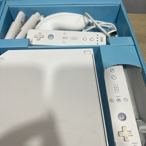 Nintendo Wii Retro Console RVL-001 Bundle ( READ DESCRIPTION FOR MORE DETAILS ) - Picture 8 of 10